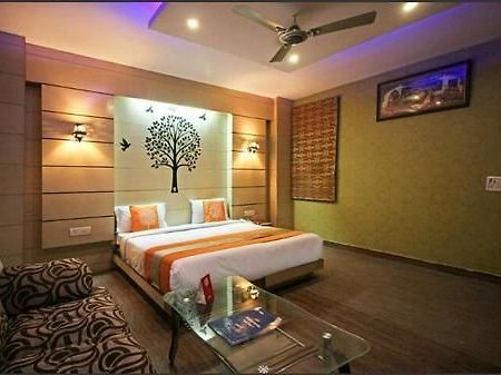 Hotel Raunak International Neu-Delhi Exterior foto