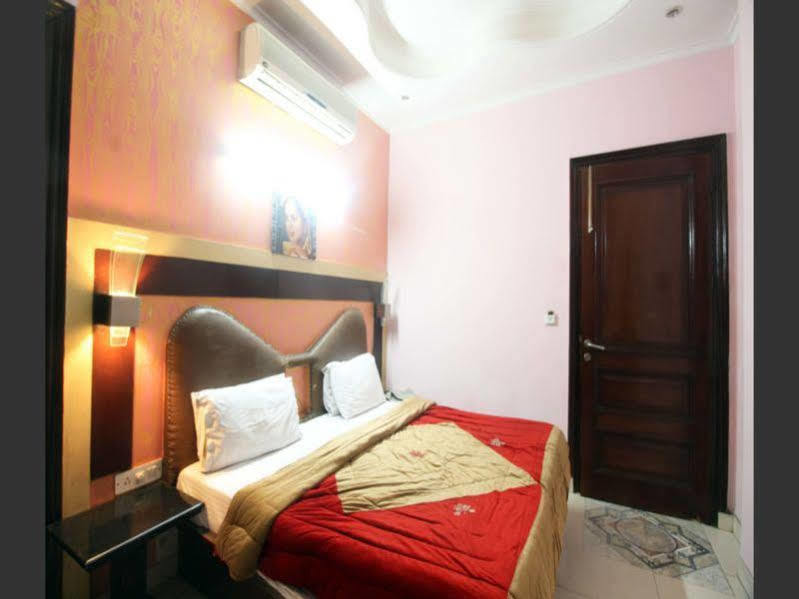 Hotel Raunak International Neu-Delhi Exterior foto
